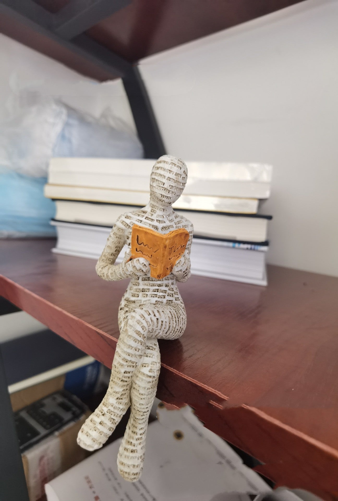 Reading Woman Statue – Graceful Art for Thoughtful Spaces
