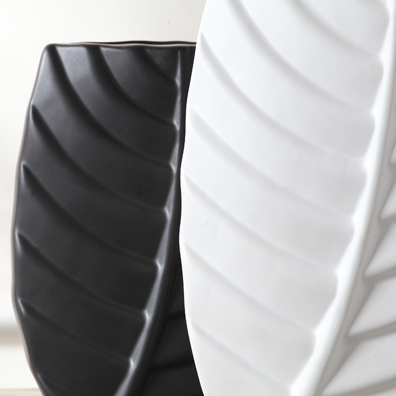 Nordic Leaf Vase – Simple, Elegant Touch for Modern Homes