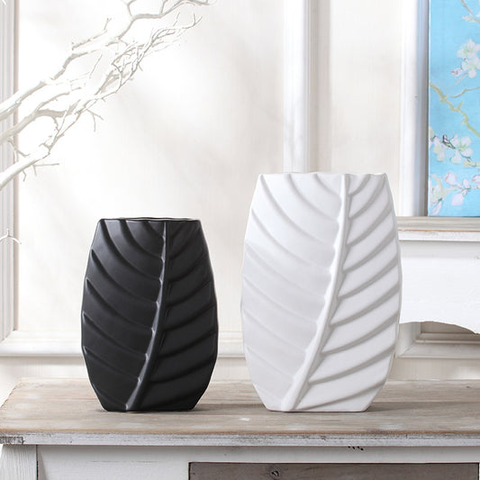 Nordic Leaf Vase – Simple, Elegant Touch for Modern Homes