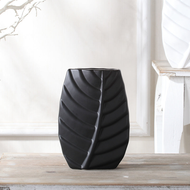 Nordic Leaf Vase – Simple, Elegant Touch for Modern Homes