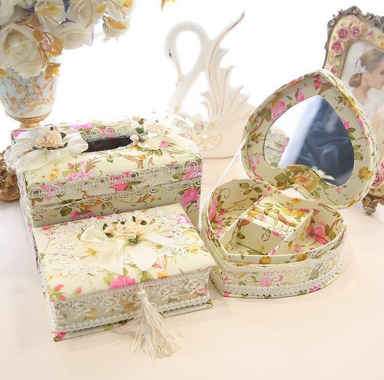 Stylish Jewelry Box with a Clever Twist
