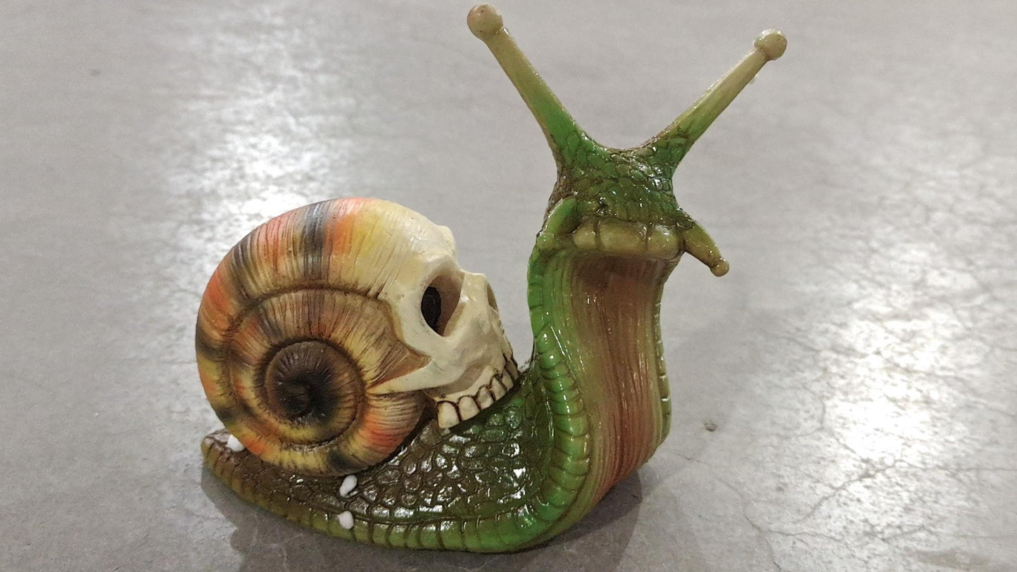 Gothic Snail Sculpture Home Decor – Skull Snail Figurine, Kawaii Aesthetic Room Decor