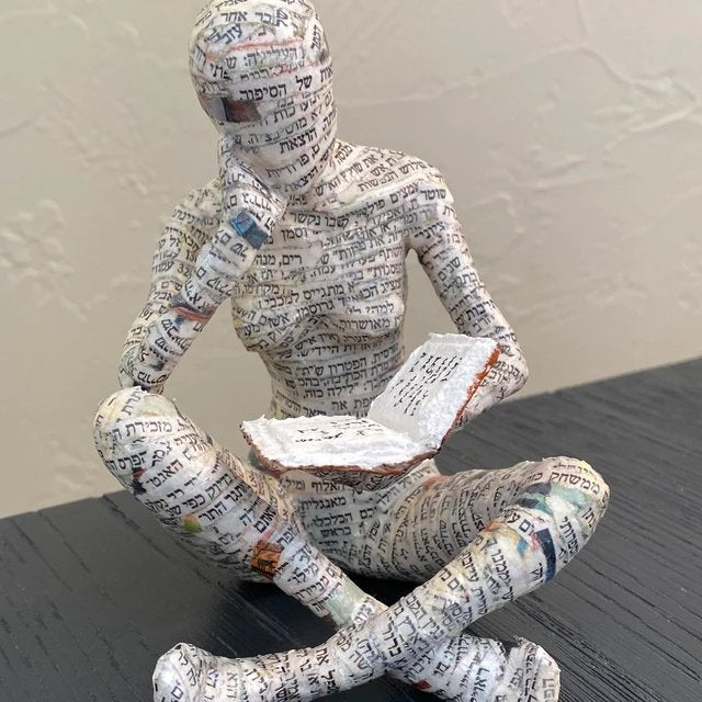 Reading Woman Statue – Graceful Art for Thoughtful Spaces