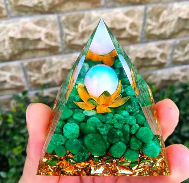 Natural Crystal Stone Pyramid – Energy Balance Decor for Home Desk Office Interior Styling
