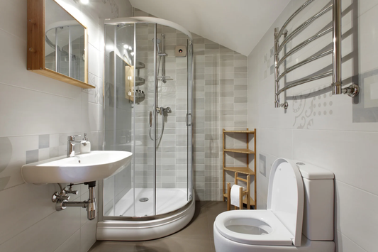 How to Decorate Small Bathrooms Without Clutter