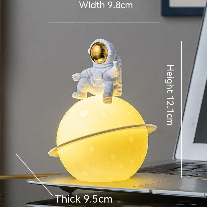 Astronaut LED Lamp – Creative Night Light for Bedroom, Desk & Gifts