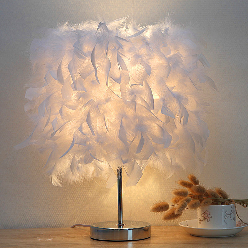 Decorative Feather LED Night Light – Cute Girly Bedroom Lamp for Cozy Atmosphere