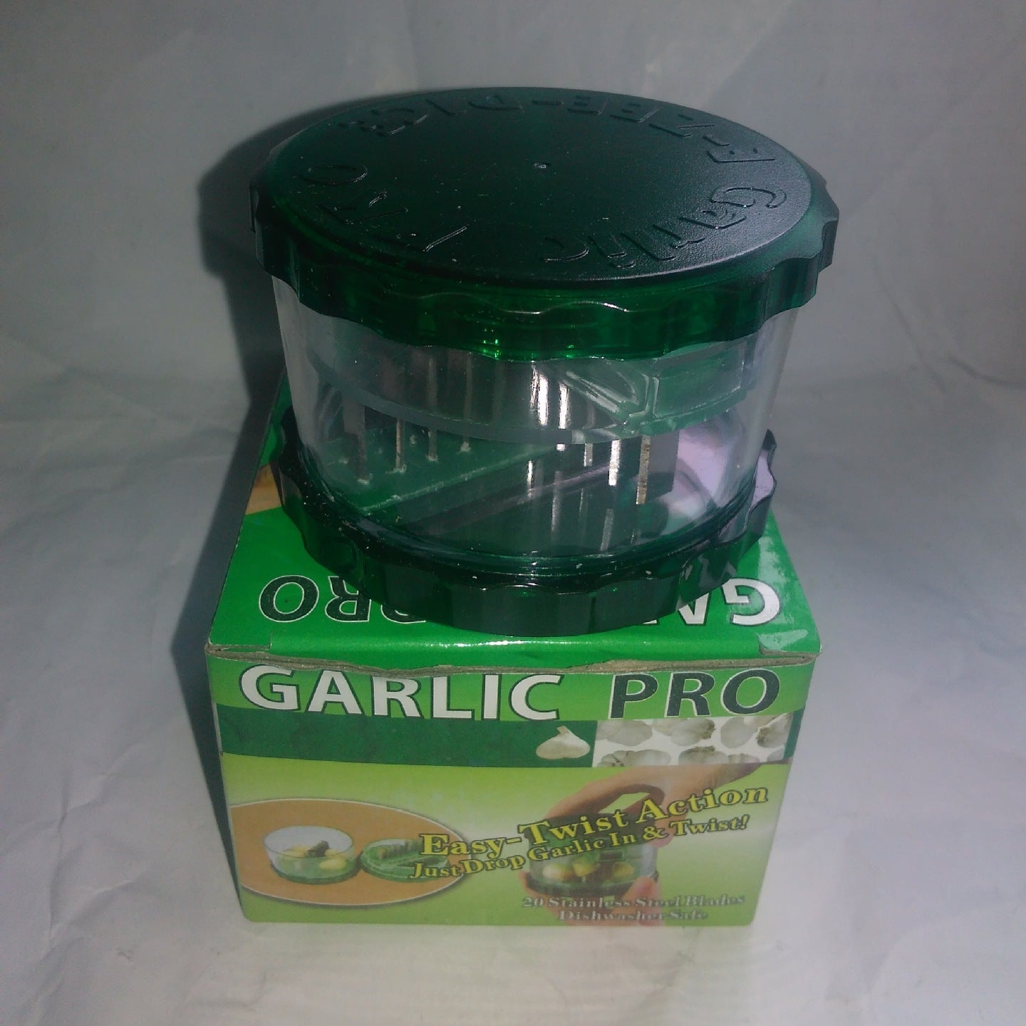 Garlic Peeler Silicone Kitchen Gadget – Easy Peel Garlic Clove Skin Remover Tool