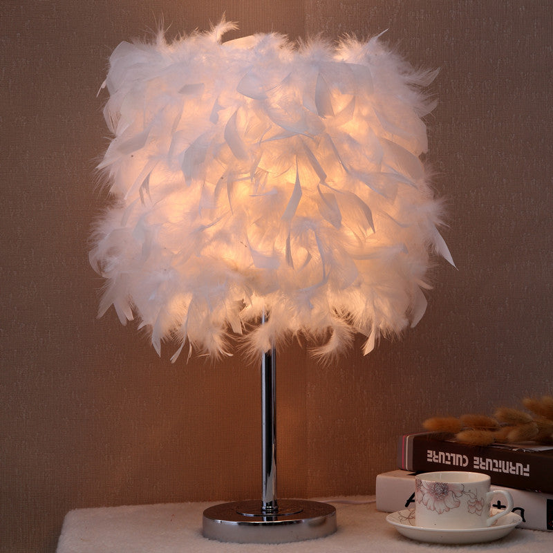 Decorative Feather LED Night Light – Cute Girly Bedroom Lamp for Cozy Atmosphere