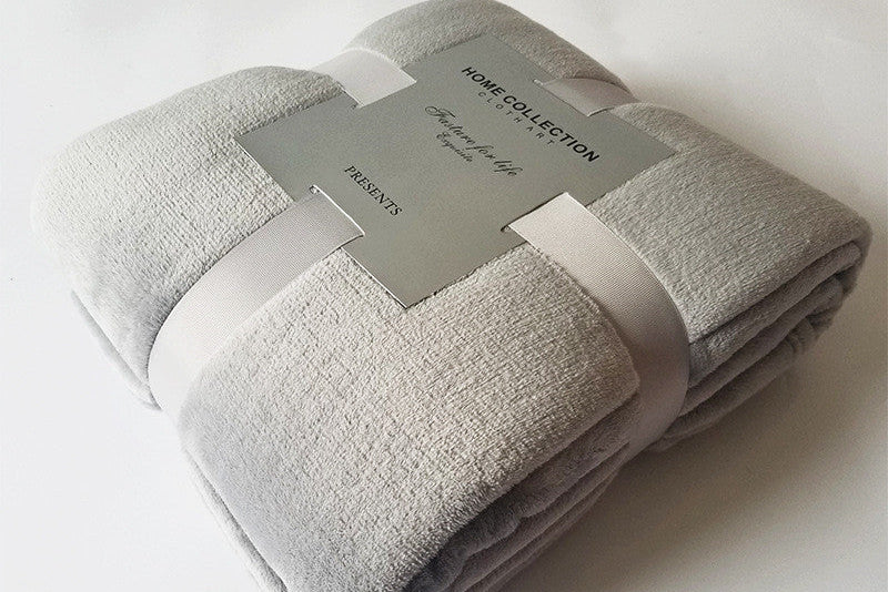 Minimalist Fleece Blanket – Soft Travel Throw for Sofa, Bed & Everyday Comfort