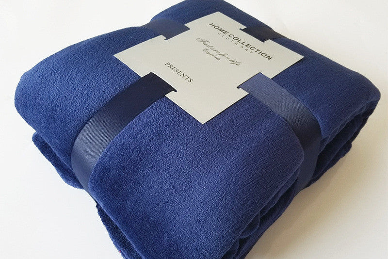 Minimalist Fleece Blanket – Soft Travel Throw for Sofa, Bed & Everyday Comfort
