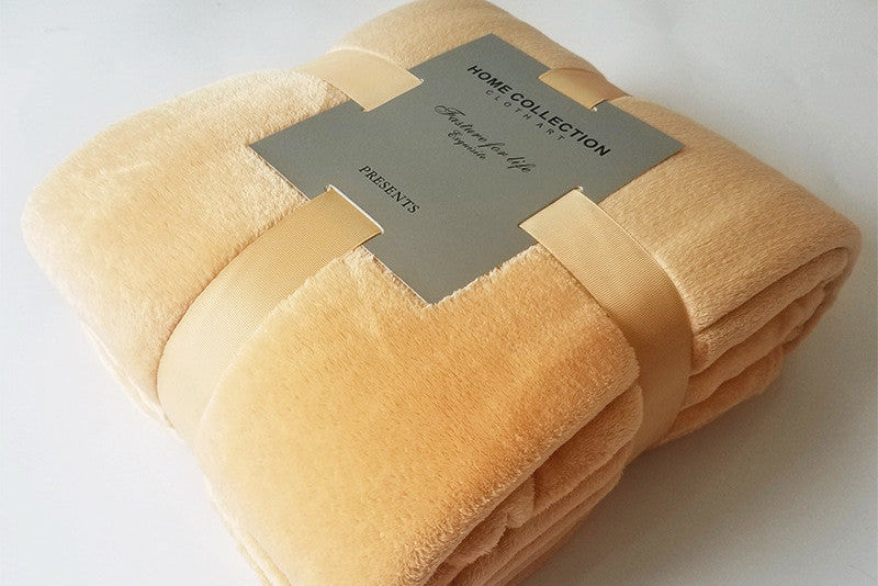 Minimalist Fleece Blanket – Soft Travel Throw for Sofa, Bed & Everyday Comfort