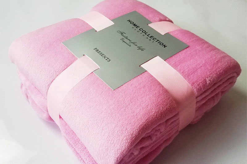Minimalist Fleece Blanket – Soft Travel Throw for Sofa, Bed & Everyday Comfort