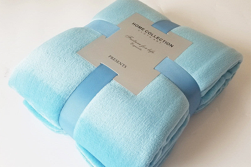 Minimalist Fleece Blanket – Soft Travel Throw for Sofa, Bed & Everyday Comfort