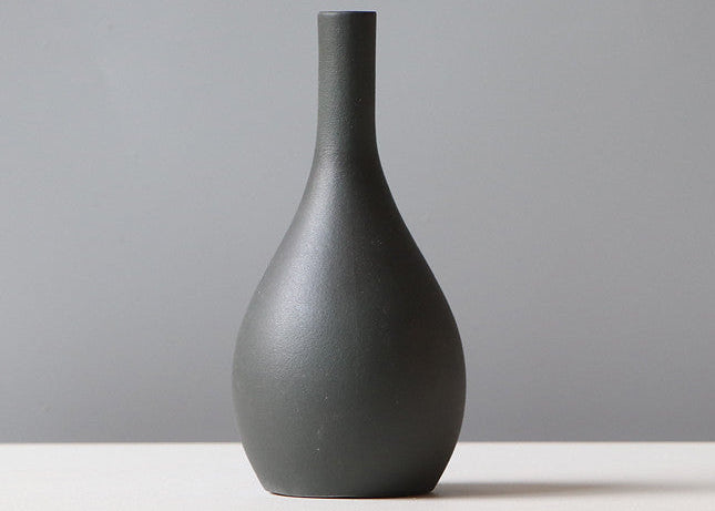 Modern Home Ceramic Vase – Stylish Living Room & Flower Display