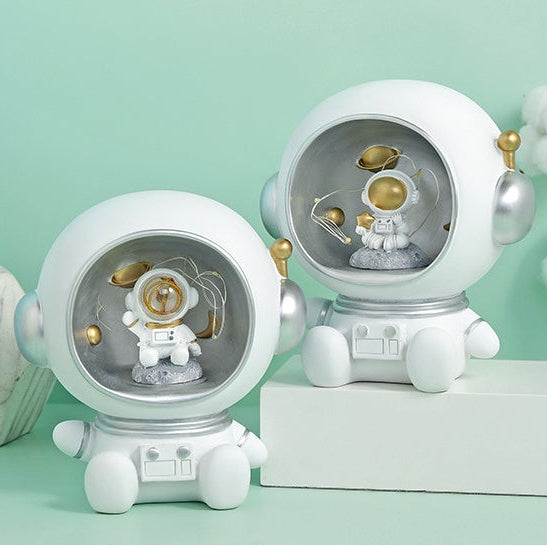 Nordic Astronaut Night Lamp Piggy Bank – Cute Resin Desk Decor for Living Room