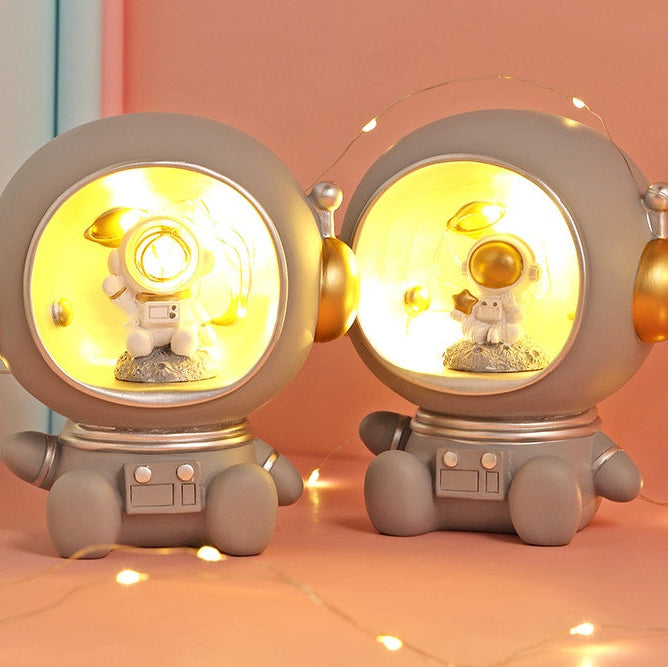 Nordic Astronaut Night Lamp Piggy Bank – Cute Resin Desk Decor for Living Room