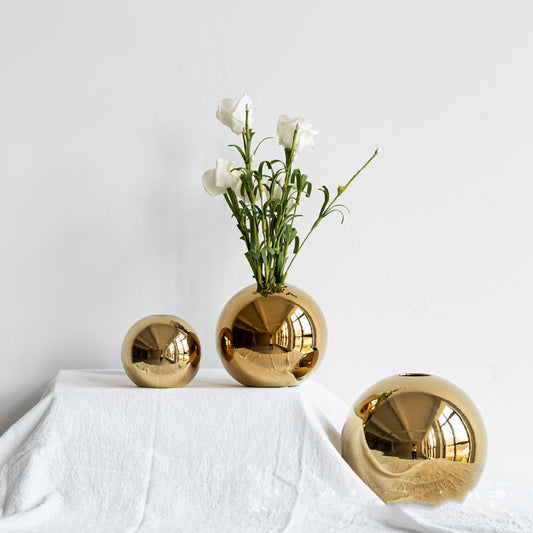 Chic Gold Vase for Effortless Modern Home Vibes
