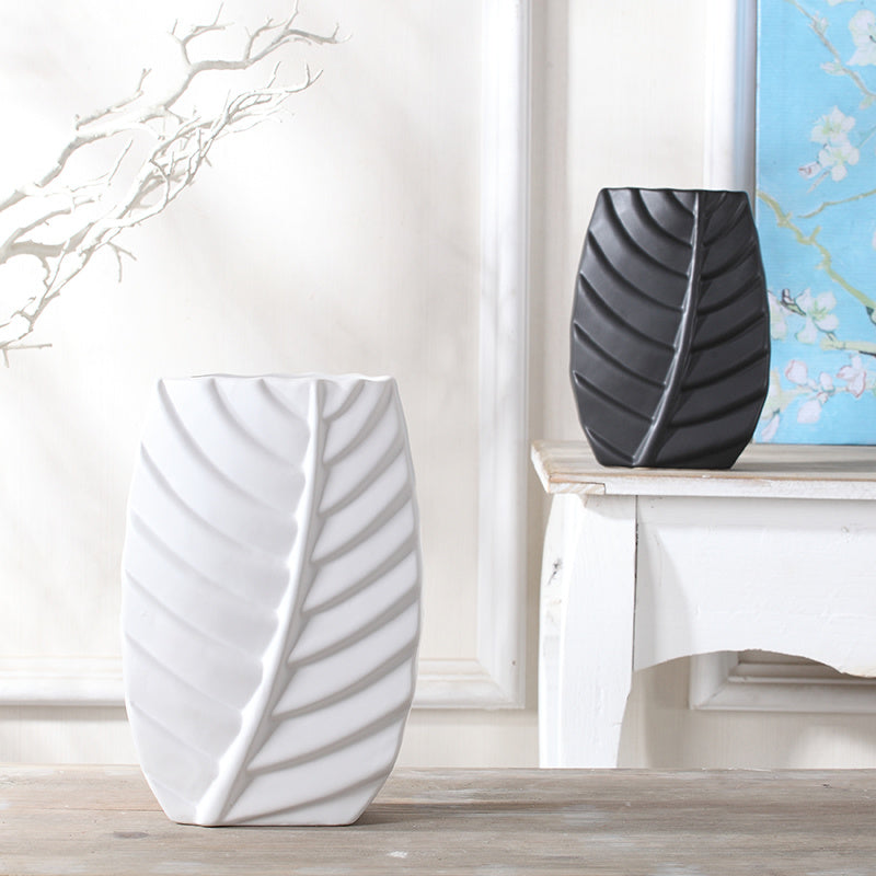 Nordic Leaf Vase – Simple, Elegant Touch for Modern Homes