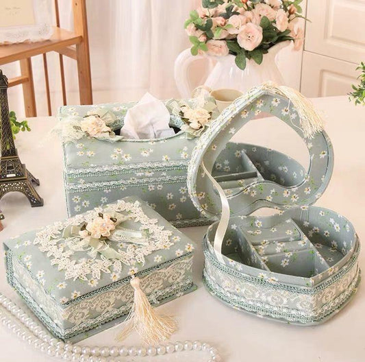 Stylish Jewelry Box with a Clever Twist