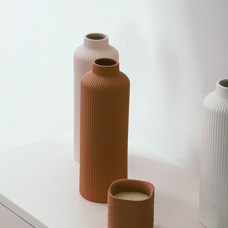 Elegant Ceramic Vase Decor – Modern Minimalist Accent for Stylish Home Interiors