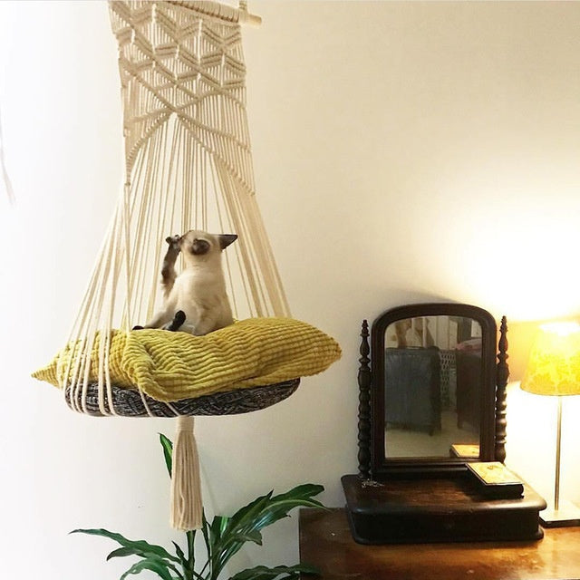 Macrame Hanging Pet Swing – Cozy Perch for All Seasons