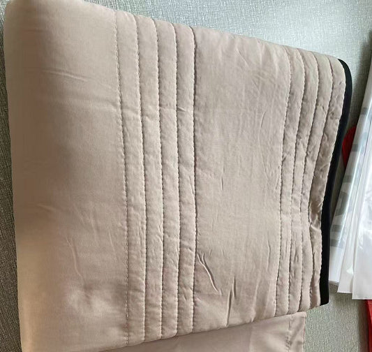 Lightweight Summer Cooling Blanket – Soft & Breathable Quilt