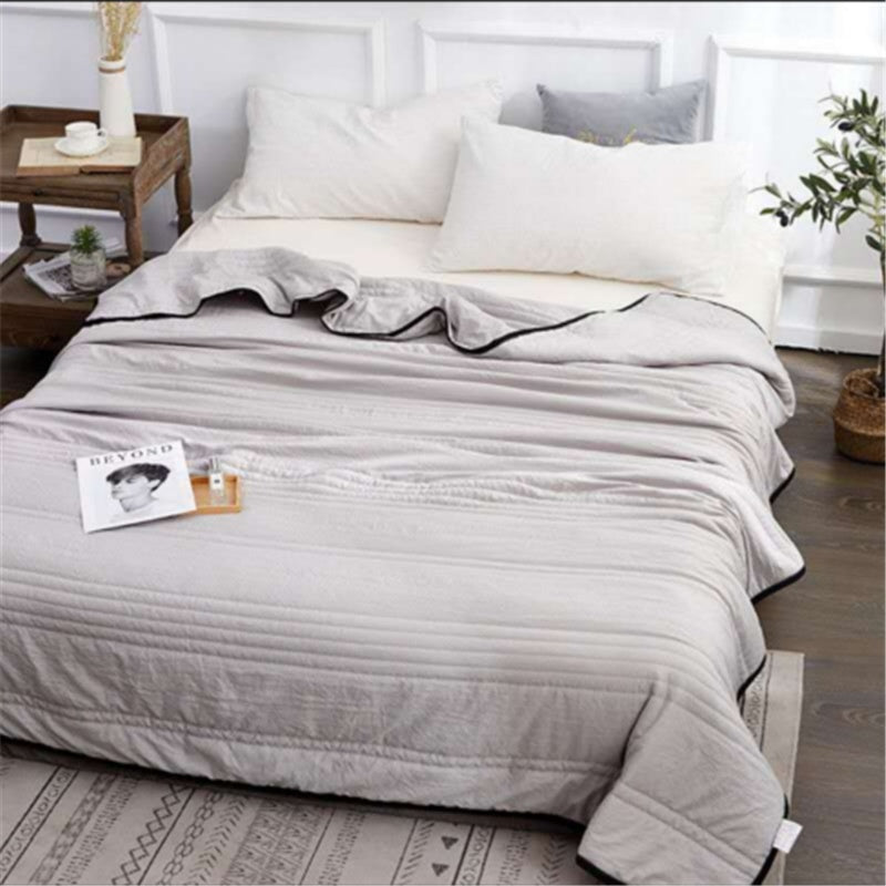 Lightweight Summer Cooling Blanket – Soft & Breathable Quilt