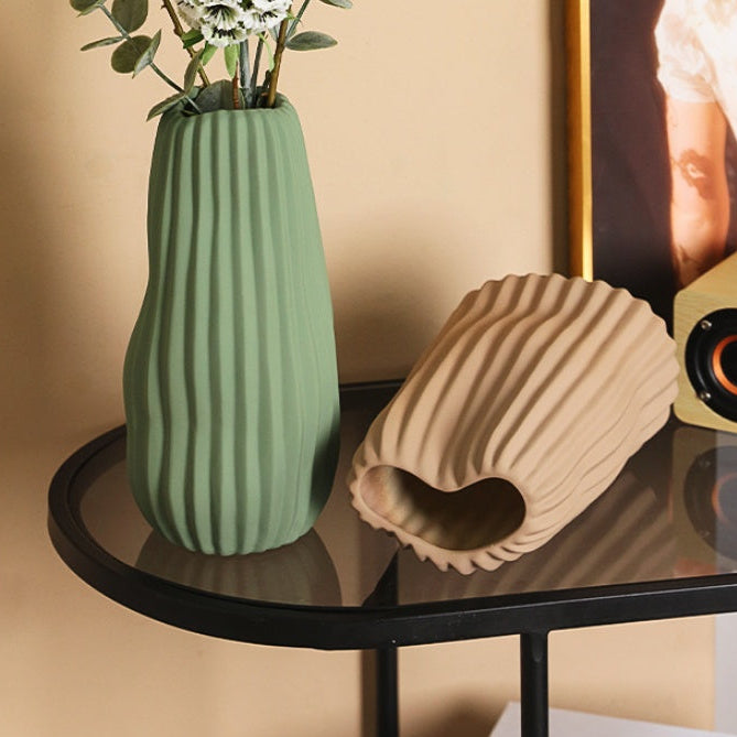 Minimalist Ceramic Vases – Stylish Living Room & Floral Decoration