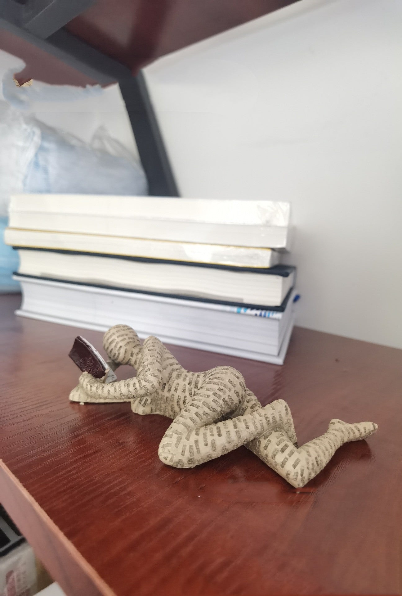 Reading Woman Statue – Graceful Art for Thoughtful Spaces