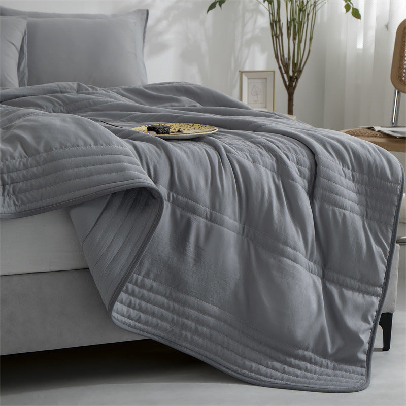 Lightweight Summer Cooling Blanket – Soft & Breathable Quilt