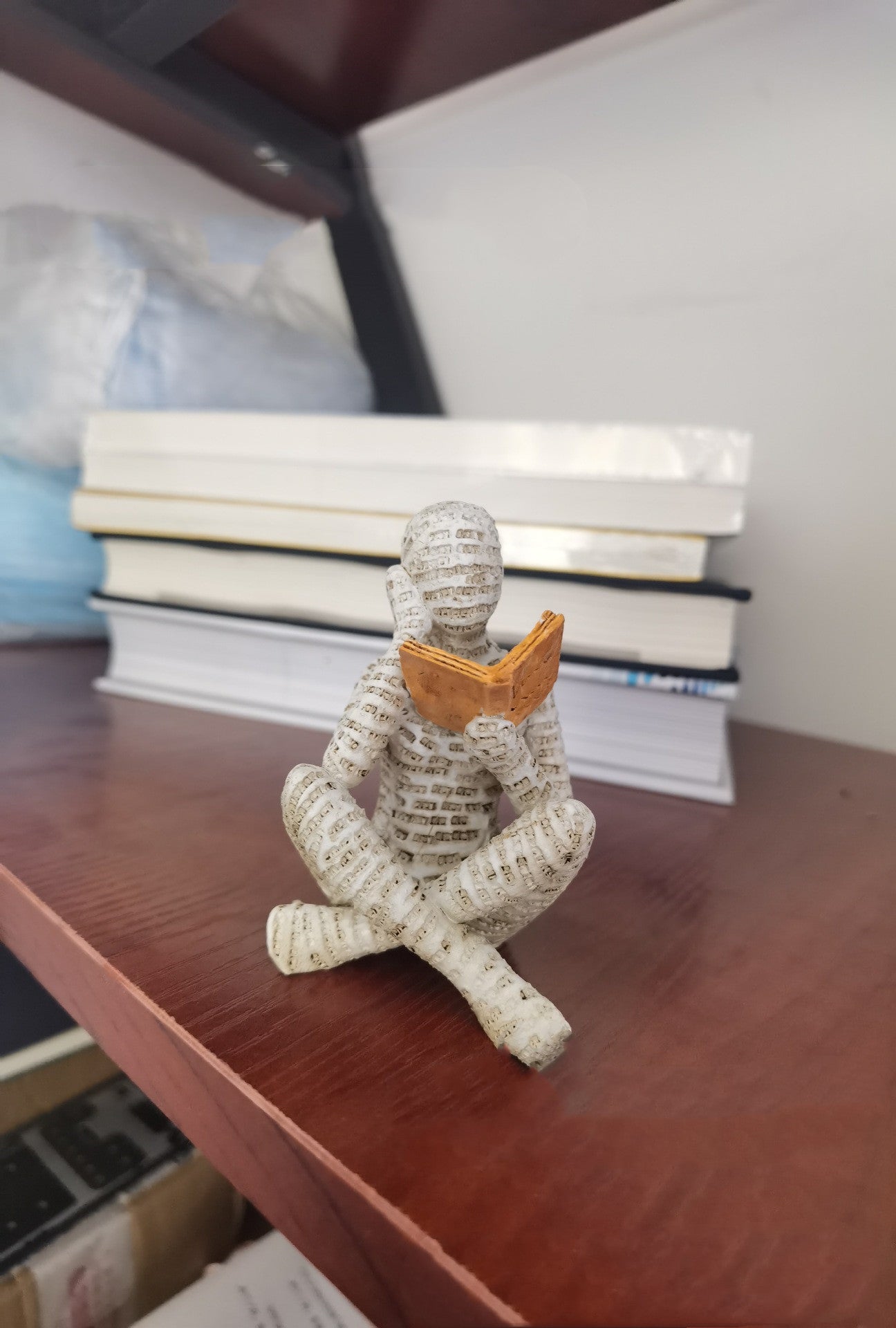 Reading Woman Statue – Graceful Art for Thoughtful Spaces