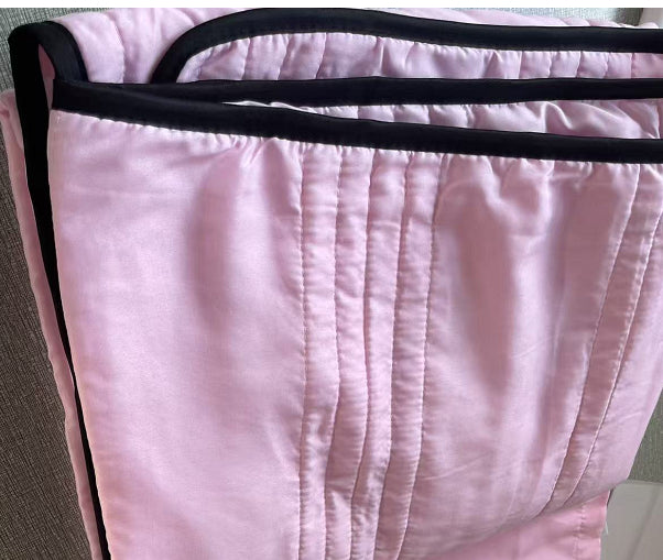 Lightweight Summer Cooling Blanket – Soft & Breathable Quilt