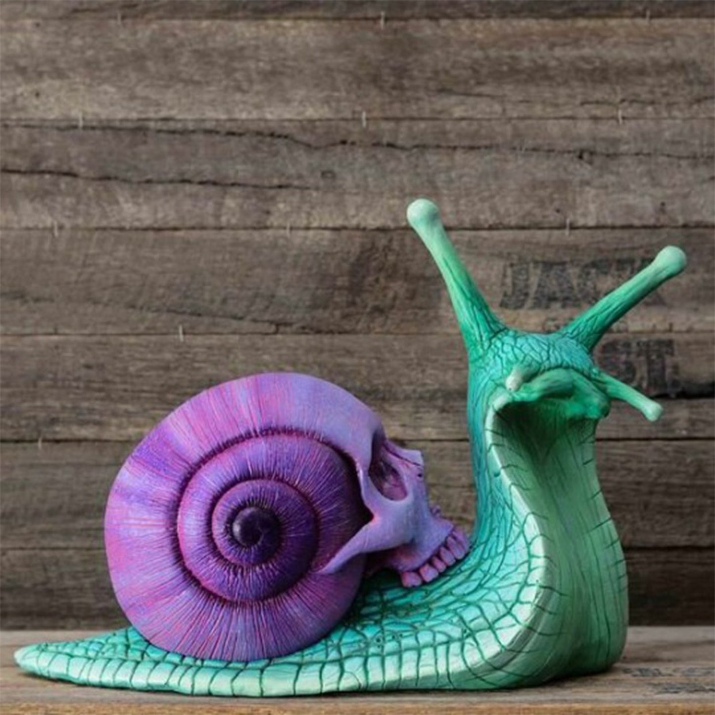 Gothic Snail Sculpture Home Decor – Skull Snail Figurine, Kawaii Aesthetic Room Decor