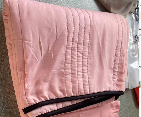Lightweight Summer Cooling Blanket – Soft & Breathable Quilt
