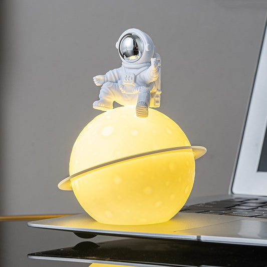 Astronaut LED Lamp – Creative Night Light for Bedroom, Desk & Gifts