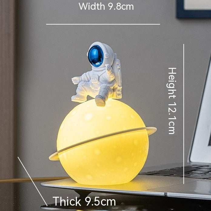 Astronaut LED Lamp – Creative Night Light for Bedroom, Desk & Gifts