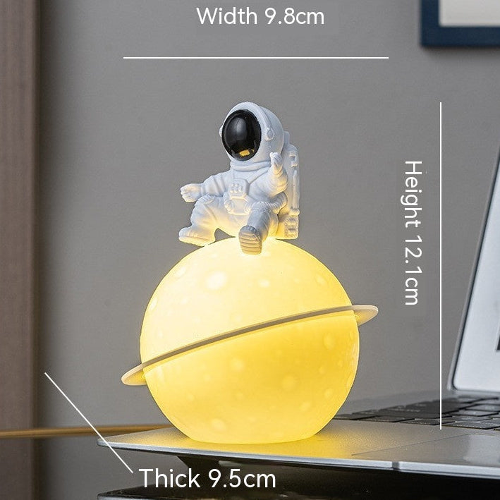 Astronaut LED Lamp – Creative Night Light for Bedroom, Desk & Gifts